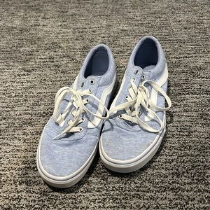 Vans low top lace up tennis shoes